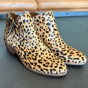Gianni Bini Cheetah Print Genuine Leather Ankle Booties with zippers size 8.5